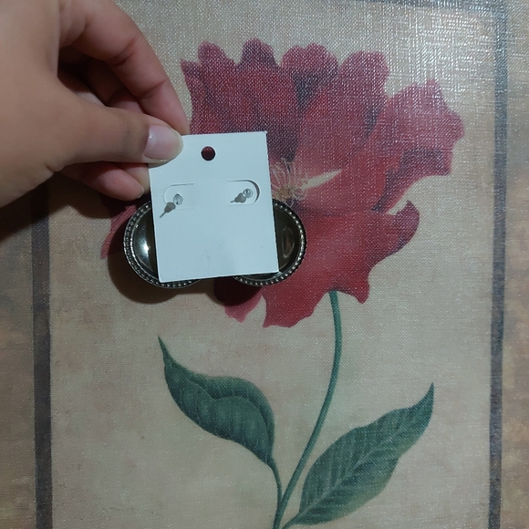 3/$35 Gold and silver earrings - Picture 5 of 5